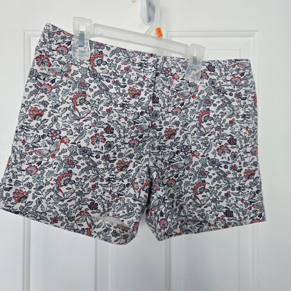 3 for $15 - LOFT The Riviera Short White 4" Multi Color Floral & Butterfly - Picture 5 of 5